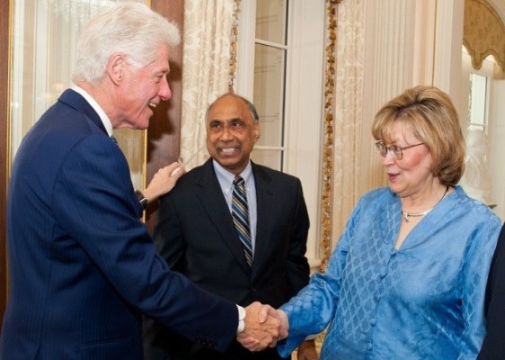 Clinton-with-Islam-and-Driesman-562x400